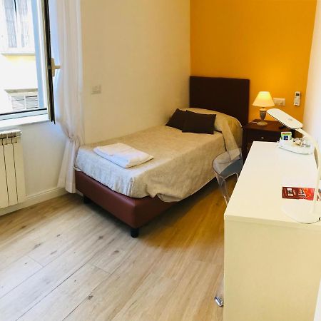 Agora Singola Con Bagno Privato Adiacente Bed & Breakfast เนเปิลส์ ภายนอก รูปภาพ