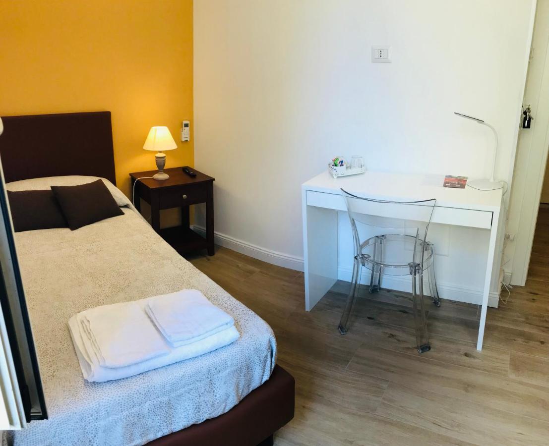 Agora Singola Con Bagno Privato Adiacente Bed & Breakfast เนเปิลส์ ภายนอก รูปภาพ