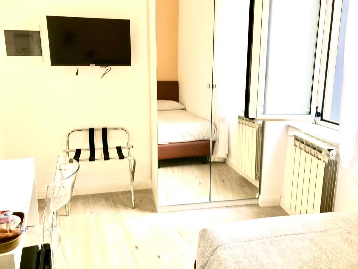 Agora Singola Con Bagno Privato Adiacente Bed & Breakfast เนเปิลส์ ภายนอก รูปภาพ