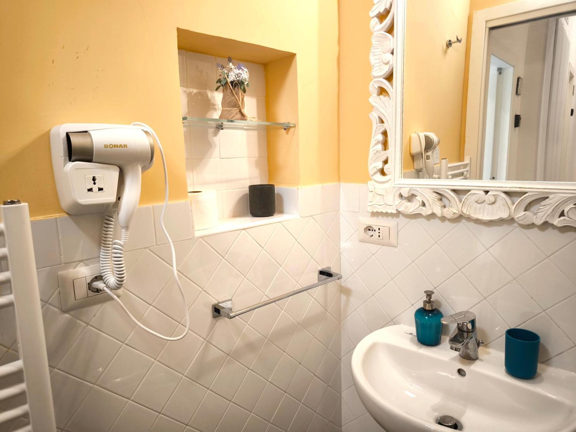 Agora Singola Con Bagno Privato Adiacente Bed & Breakfast เนเปิลส์ ภายนอก รูปภาพ