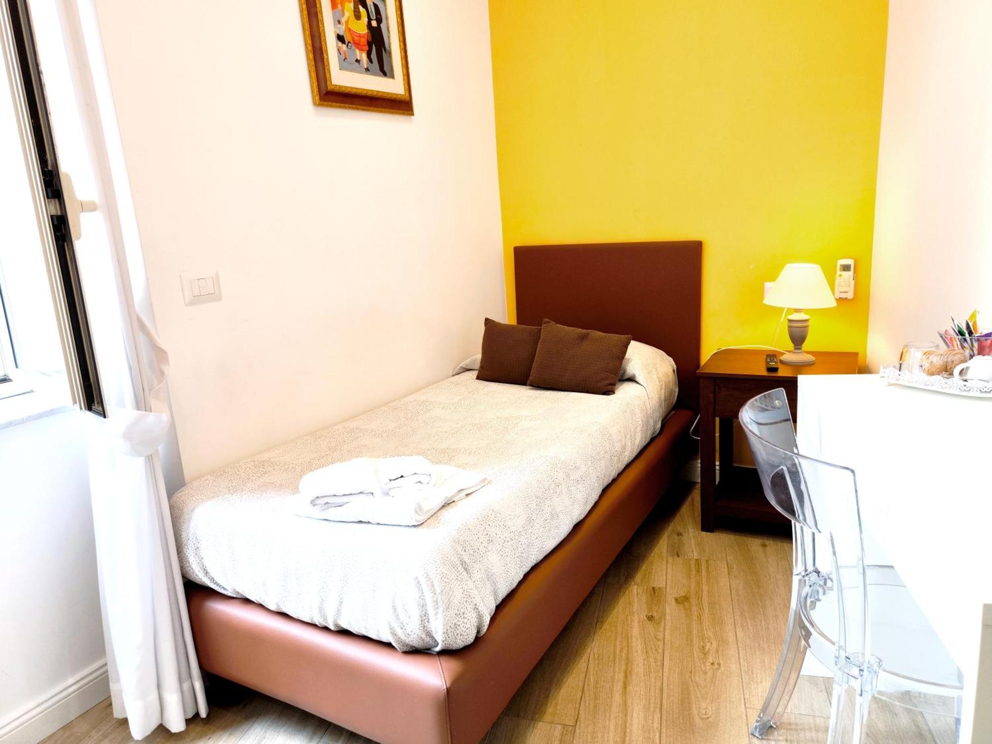 Agora Singola Con Bagno Privato Adiacente Bed & Breakfast เนเปิลส์ ภายนอก รูปภาพ
